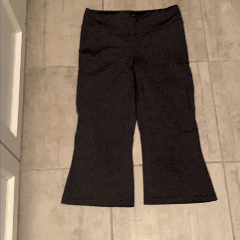 Lucy flair cropped heather grey leggings